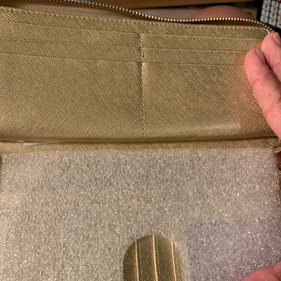 Micheal Kors wallet - Picture 6 of 7